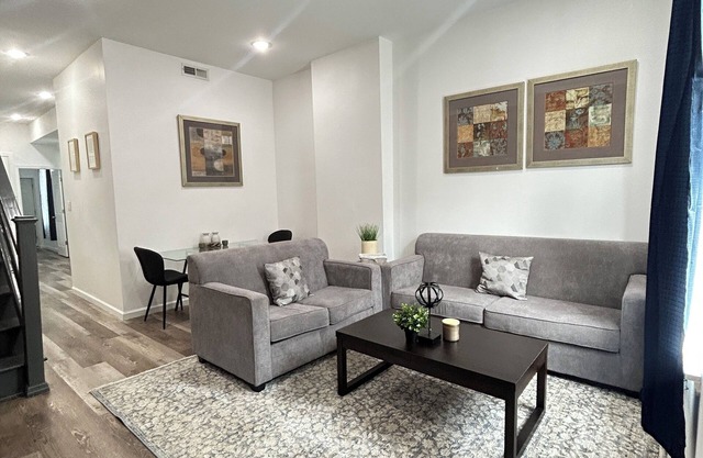 Loft Stye 4-Bedroom, 3-Bath Apartment in Grand Central Philadelphia