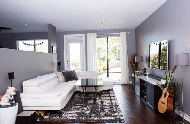 LOFT-style condo, 3 minutes from Uptown/Downtown
