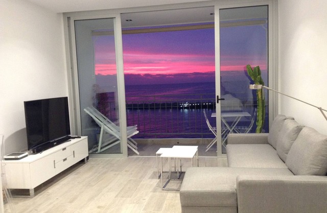Loft Where you can delight one spectacular dawn. In front of the sea. complete