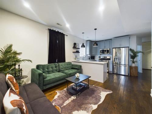 Loft with Chefs Kitchen a Balcony and Onsite Parking
