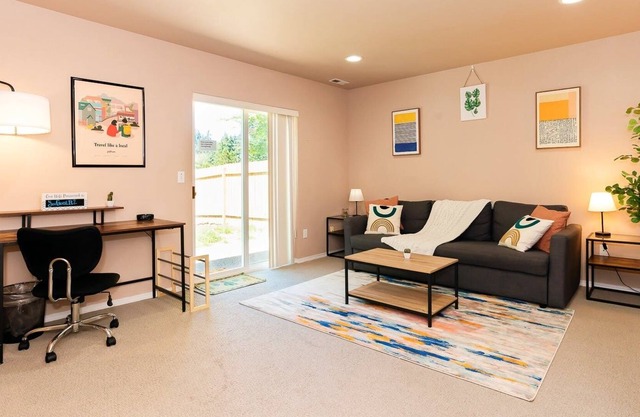 Loftium | Gorgeous 2 BR Guest Suite in Highline!