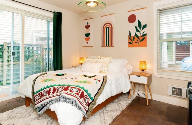 Loftium | Relaxing, Cozy Private Suite in Amazing Location!