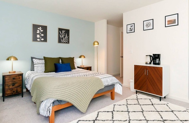 Loftium | Stylish Suite Near Parks & Lake Wash!