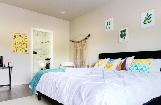 Loftium | Warm Suite 5 min to DT, walk to Children's Museum!