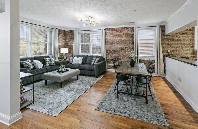 Lofty Expectations - Gorgeous Studio Loft Downtown