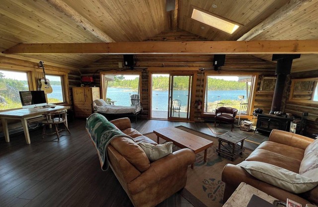 Log Boathouse in McGregor Bay right on the water!