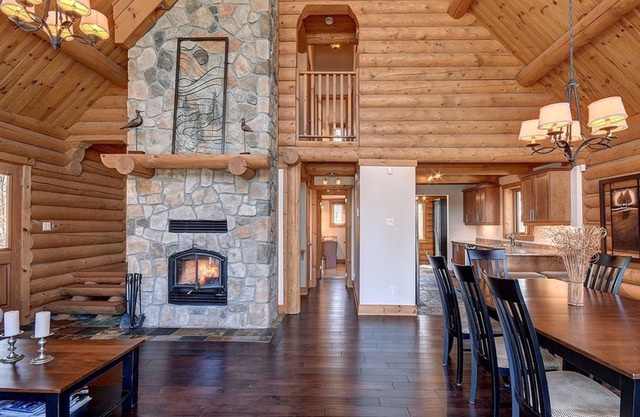 Log Cabin 25 minutes from Mont Tremblant (Hot Tub)