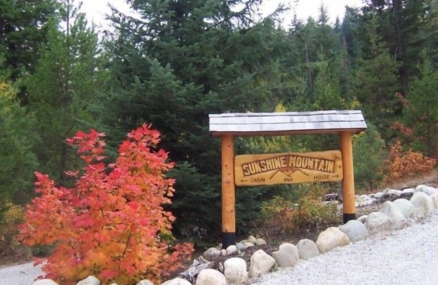 Log Cabin Mountain Views, secluded on 5 acres, Leavenworth 18 m, Stevens 31 m