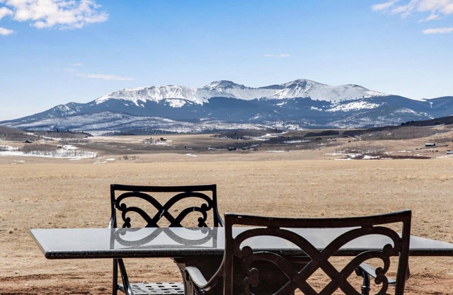 Log Cabin W Hot Tub, Views &159 Acres for ATV Riding!