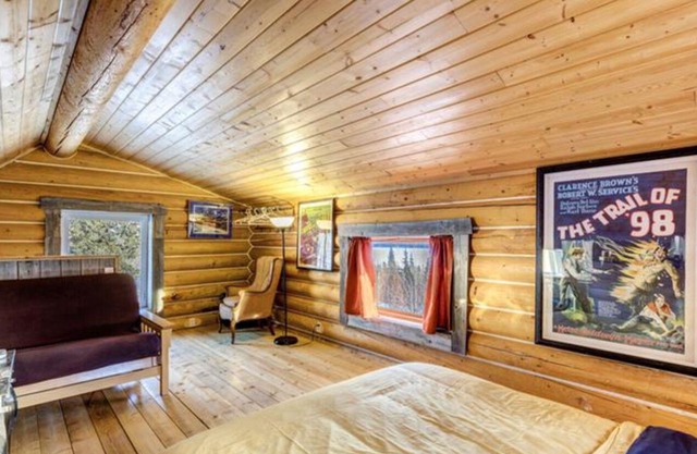 Log Cabin with Amazing Mountain & Lake Views (Pet Friendly)