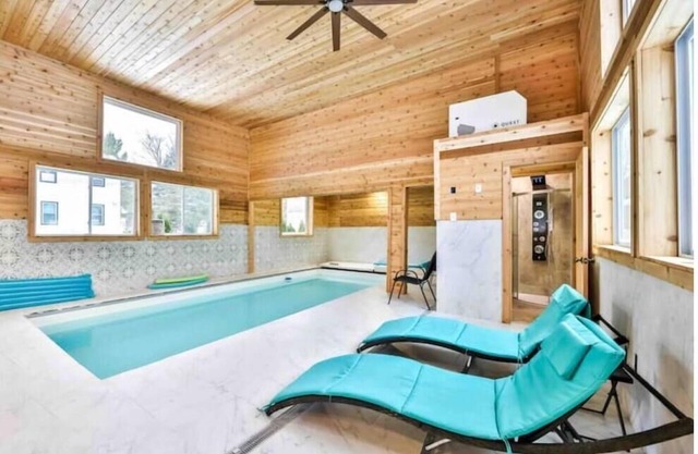 Log cabin with INDOOR POOL foot of hunter mountain