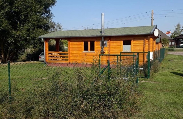 Log cabin with its own lake