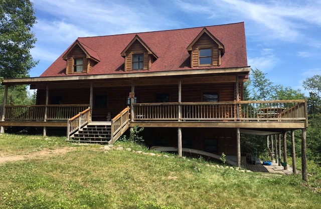 Log Home in the NATIONAL FOREST. ATV/SNOWMOBILE TRAIL CROSS OUR PROPERTY