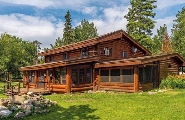 Log Lodge .