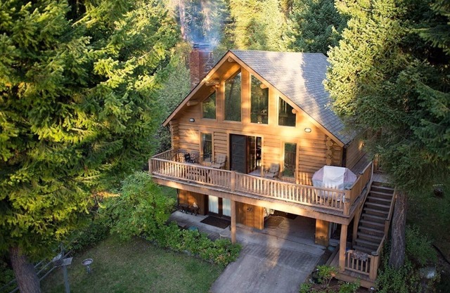 LogCabin Sleeps 10 with Dock on Flathead Lake