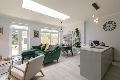 London 5 Bedroom Garden Hse Near Metro & Hampstead Heath Sleeps 10