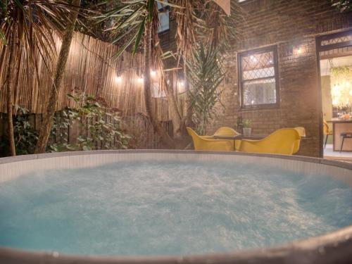 London Fulham - hot tub, parking, games & cinema room