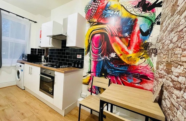 London Luxury Apartments with Jacuzzi Hot tub & Sauna