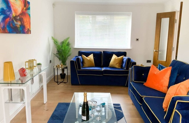 London Road - Spacious 4 bedroom house with garden in Earley