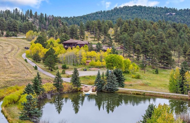 Lone Rock Mntn Retreat w/Lake!