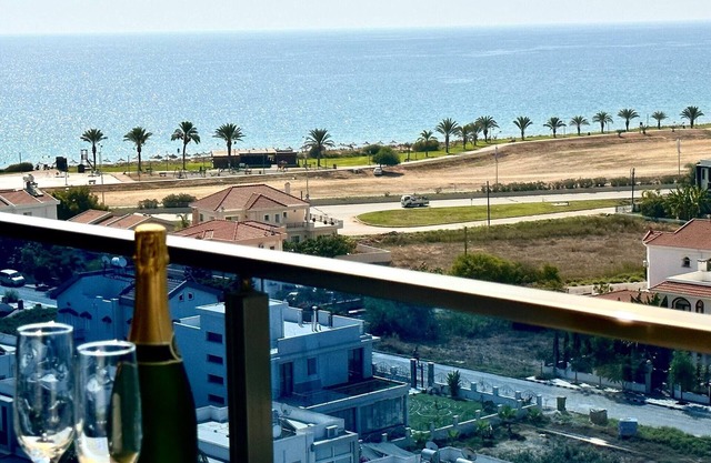 Long Beach Studio With Sea View