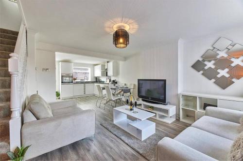 Long Stays - Cosy 3BR - Newcastle Retreat - RVI & City Centre - Garden - Parking - Near High Street