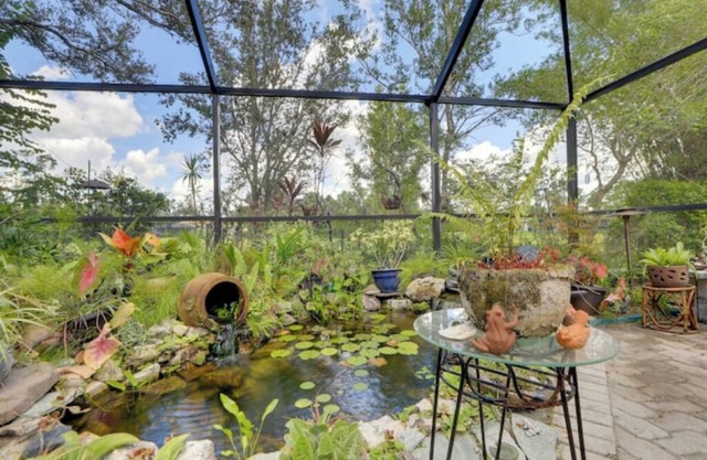 Long-term discount! Spacious 3BR Home With Tropical Garden & Koi Pond in Lanai