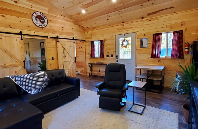 Longcrow Inn, the cozy cabin in the woods PET FRIENDLY