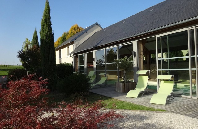 Longère of character Swimming spa + Swimming pool and Tennis 12pers.