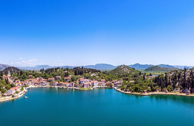 Look forward to a sunny semi-detached house with barbecue and large open terrace.