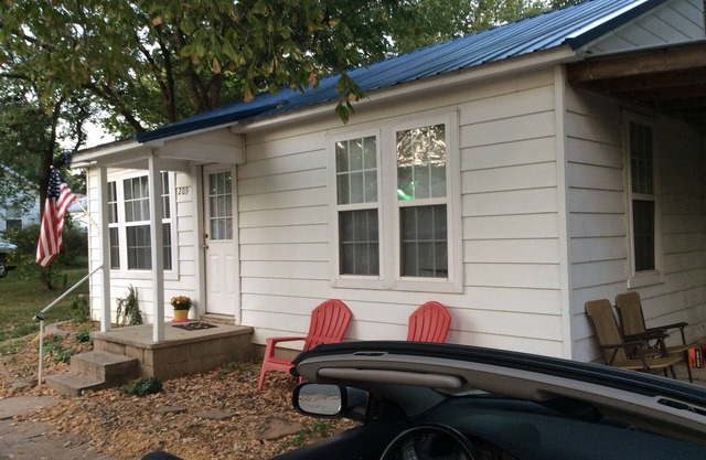 Looking for a cozy home away from home in scenic Northwest Arkansas?