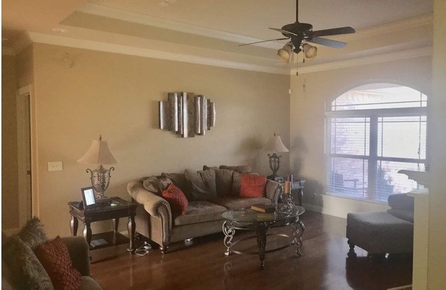 Looking for a fantastic home that is well-stocked? Look no further!
