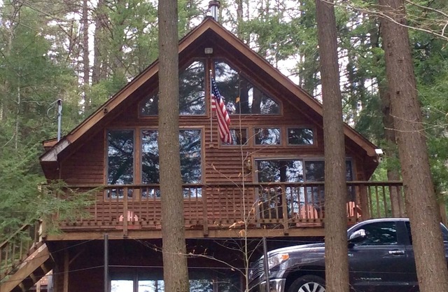 Loon Lake luxury with beach, kayaks,canoe.