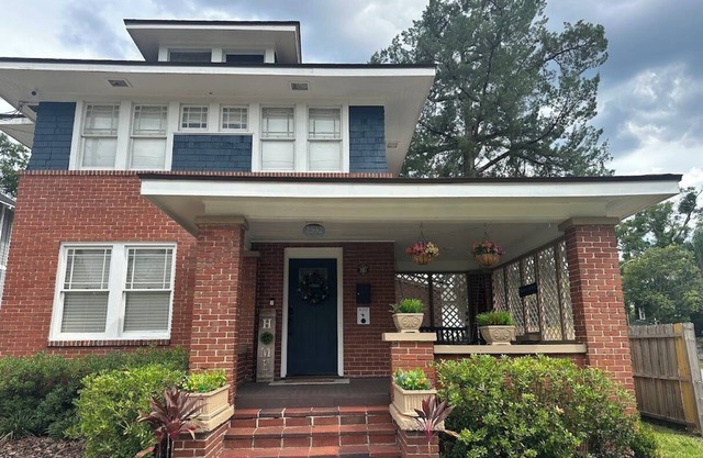 Lorraine's Home Away From Home - Walking distance to Five Points