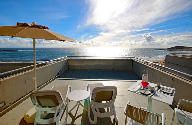 Los Balos 29 by RENTMEDANO beach front attic wifi, parking, board storage