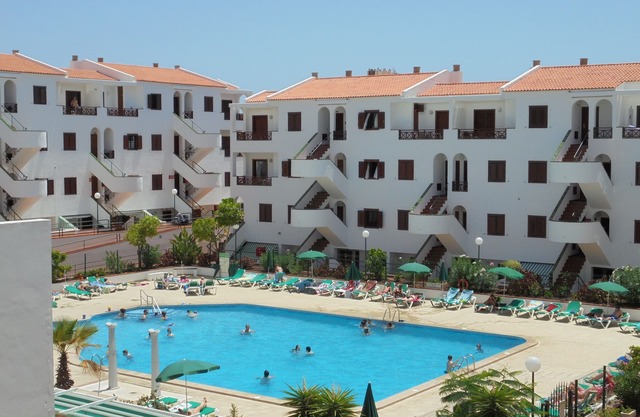 Los Cristianos, 1 bedroom apartment, 2-4 people, swimming pool, 300 m from the sea