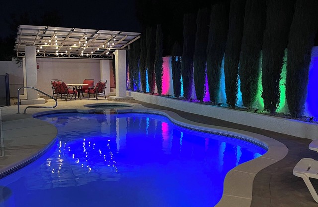 Los Pinos RetreatnAmazing home with private sparkling pool and in ground jacuzzi