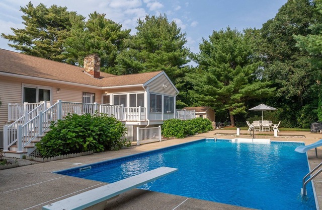 Lots of space for a big family reunion, privacy, HEATED pool