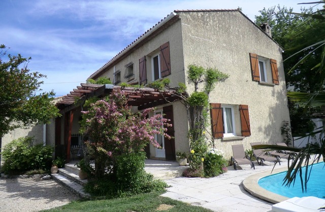 Lou Brès in Provence near Avignon with swimming pool and private gardens Wi Fi and air conditioning