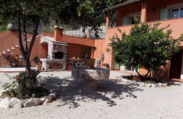 Lou Ferouil cottage in Gilette near Nice with secure parking