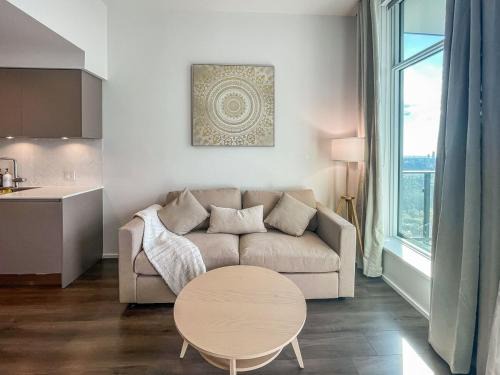 Lougheed Sky Retreat, King Suite with Balcony and Parking