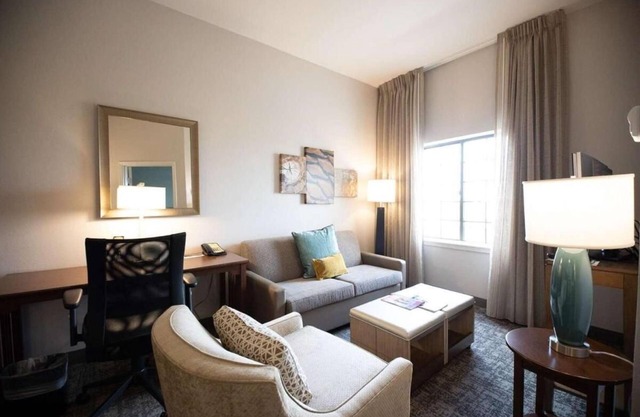 Louisiana Gem Away from Home! Full Kitchen, Pet-friendly, Onsite Pool, Parking!