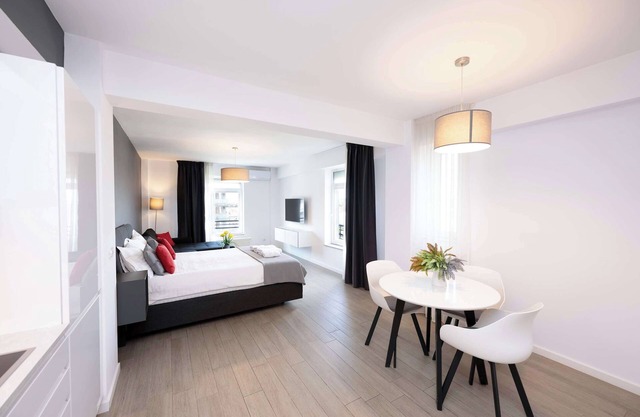 Lounge 8 Studio - NorthView