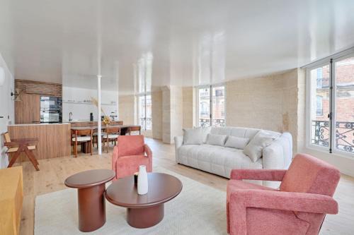 Louvre & Seine Luxury new 3BR Full AC By Melvane
