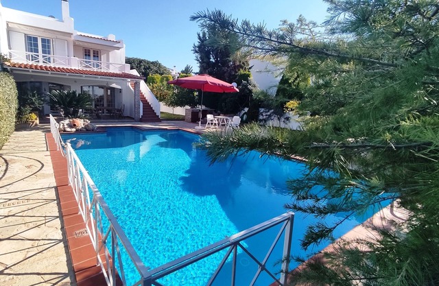 Lovable, Seafront Luxury Villa with Pool in Saronida, Athens Riviera