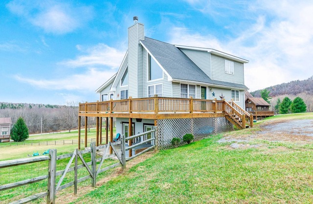 Love and Memories: Lake Access, Dogs Welcome, Hot Tub, Fire Pit!