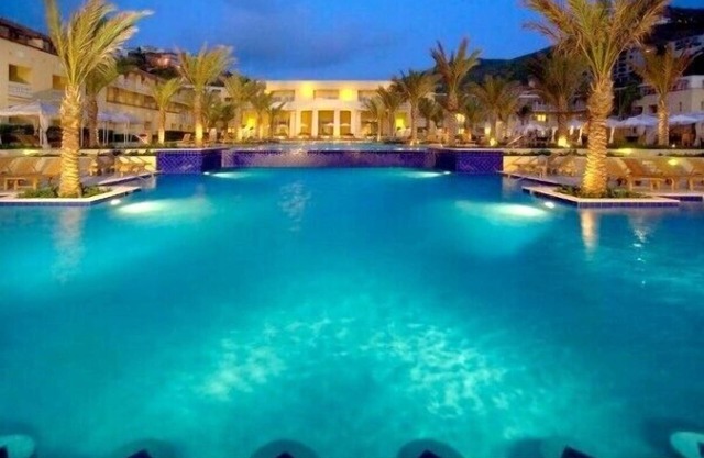 LOVE THIS ONE! 3BR Oceanfront Luxury Condo Dawn Beach