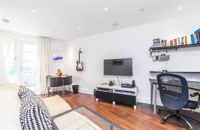 Lovely 1 BDR Flat w/Charming Private Terrace