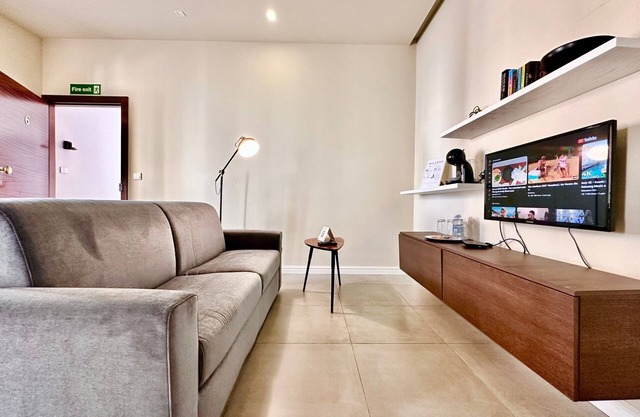 Lovely 1 Bed Design Apt off the seafront