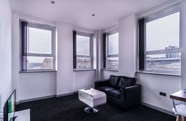 Lovely 1 Bed Flat in Central Blackburn w Views